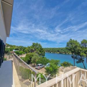 Jedinstvena kuća prvi red do mora u Jelsi/Vrboskoj