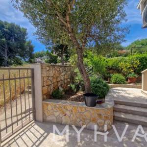 Jedinstvena kuća prvi red do mora u Jelsi/Vrboskoj