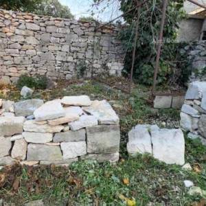 Kamena dalmatinska villa u staroj jezgri- idealna investicijska prilika- Supetar!