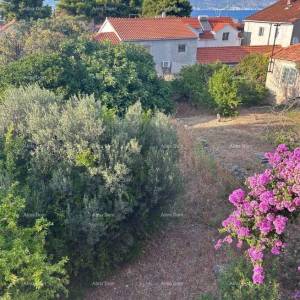 Kamena dalmatinska villa u staroj jezgri- idealna investicijska prilika- Supetar!