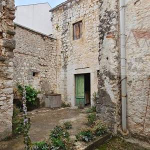 Kamena kuća Imotski - centar 173 m2 + garaža i  dvorište