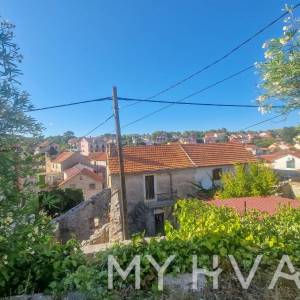 Kamena Kuća na Mora u centru Vrboske