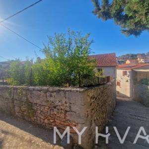 Kamena Kuća na Mora u centru Vrboske