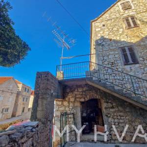 Kamena Kuća na Mora u centru Vrboske