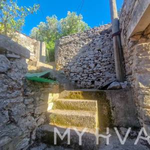 Kamena Kuća na Mora u centru Vrboske