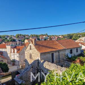 Kamena Kuća na Mora u centru Vrboske