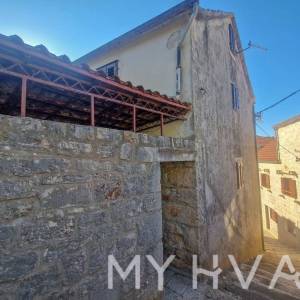 Kamena Kuća na Mora u centru Vrboske