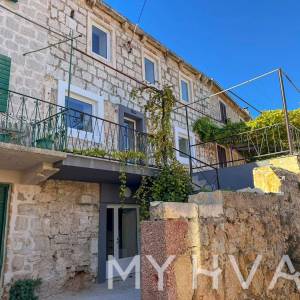 Kamena Kuća s Garažom