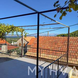 Kamena Kuća s Garažom