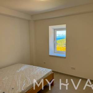 Kamena Kuća s Garažom