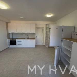 Kamena Kuća s Garažom