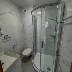 Kamena Kuća s Garažom