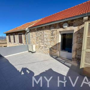 Kamena Kuća s Garažom