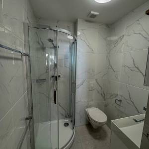 Kamena Kuća s Garažom