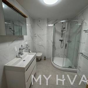 Kamena Kuća s Garažom