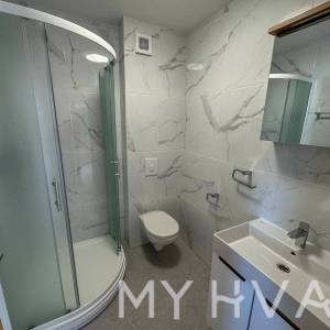 Kamena Kuća s Garažom