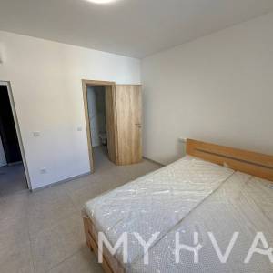 Kamena Kuća s Garažom