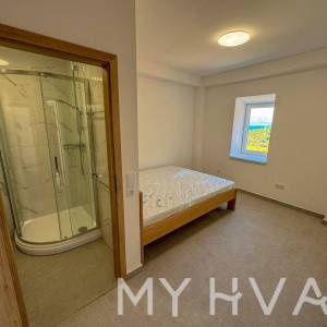 Kamena Kuća s Garažom