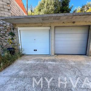 Kamena Kuća s Garažom