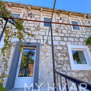 Kamena Kuća s Garažom