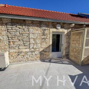 Kamena Kuća s Garažom