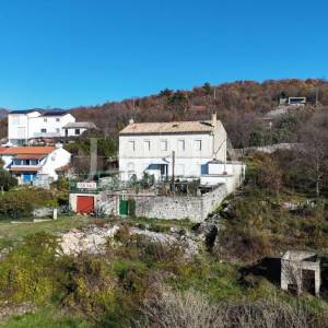 Kamena kuća s velikim zemljištem i pogledom na more – Crikvenica