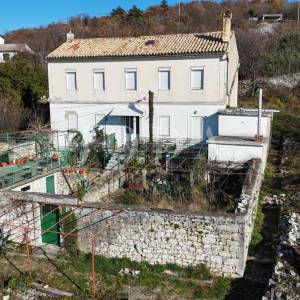 Kamena kuća s velikim zemljištem i pogledom na more – Crikvenica