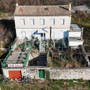 Kamena kuća s velikim zemljištem i pogledom na more – Crikvenica