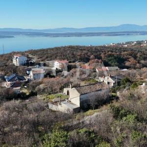 Kamena kuća s velikim zemljištem i pogledom na more – Crikvenica