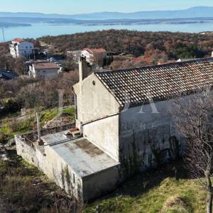 Kamena kuća s velikim zemljištem i pogledom na more – Crikvenica