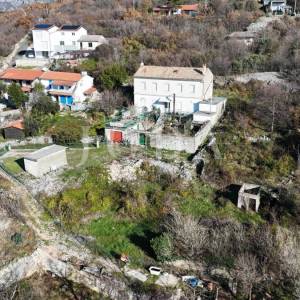 Kamena kuća s velikim zemljištem i pogledom na more – Crikvenica