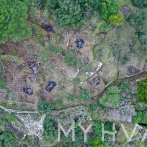 Kamena Kuća sa Građevinskim Zemljištem u Dolu