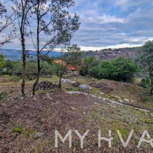 Kamena Kuća sa Građevinskim Zemljištem u Dolu