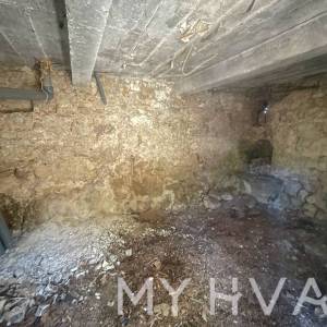 Kamena Kuća sa krovnon terasom u Svirće