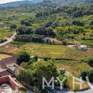 Kamena Kuća sa krovnon terasom u Svirće