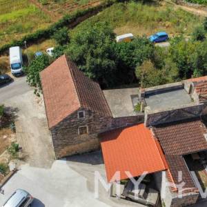 Kamena Kuća sa krovnon terasom u Svirće
