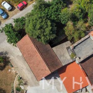 Kamena Kuća sa krovnon terasom u Svirće