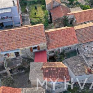 Kamena kuća sa mostom u Vrbanju