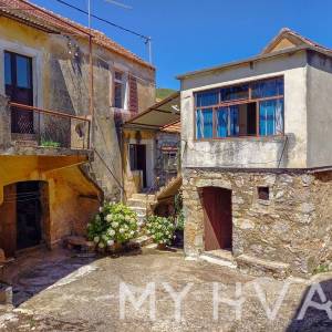 Kamena kuća sa mostom u Vrbanju