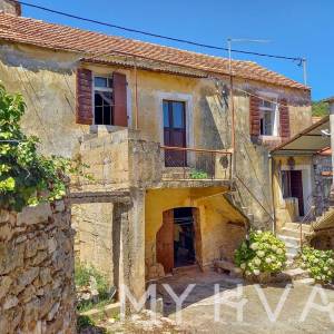 Kamena kuća sa mostom u Vrbanju