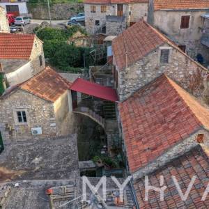 Kamena kuća sa mostom u Vrbanju