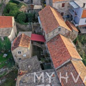 Kamena kuća sa mostom u Vrbanju