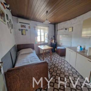 Kamena kuća sa mostom u Vrbanju