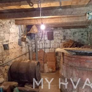 Kamena kuća sa mostom u Vrbanju