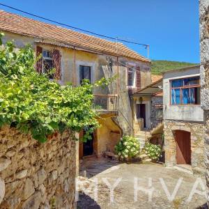 Kamena kuća sa mostom u Vrbanju