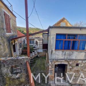 Kamena kuća sa mostom u Vrbanju