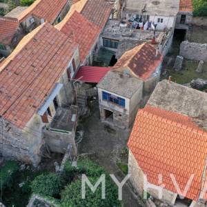 Kamena kuća sa mostom u Vrbanju