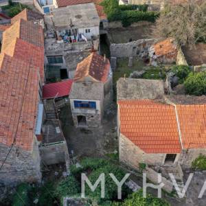 Kamena kuća sa mostom u Vrbanju