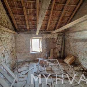 Kamena kuća sa mostom u Vrbanju