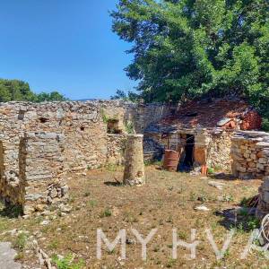 Kamena kuća sa mostom u Vrbanju